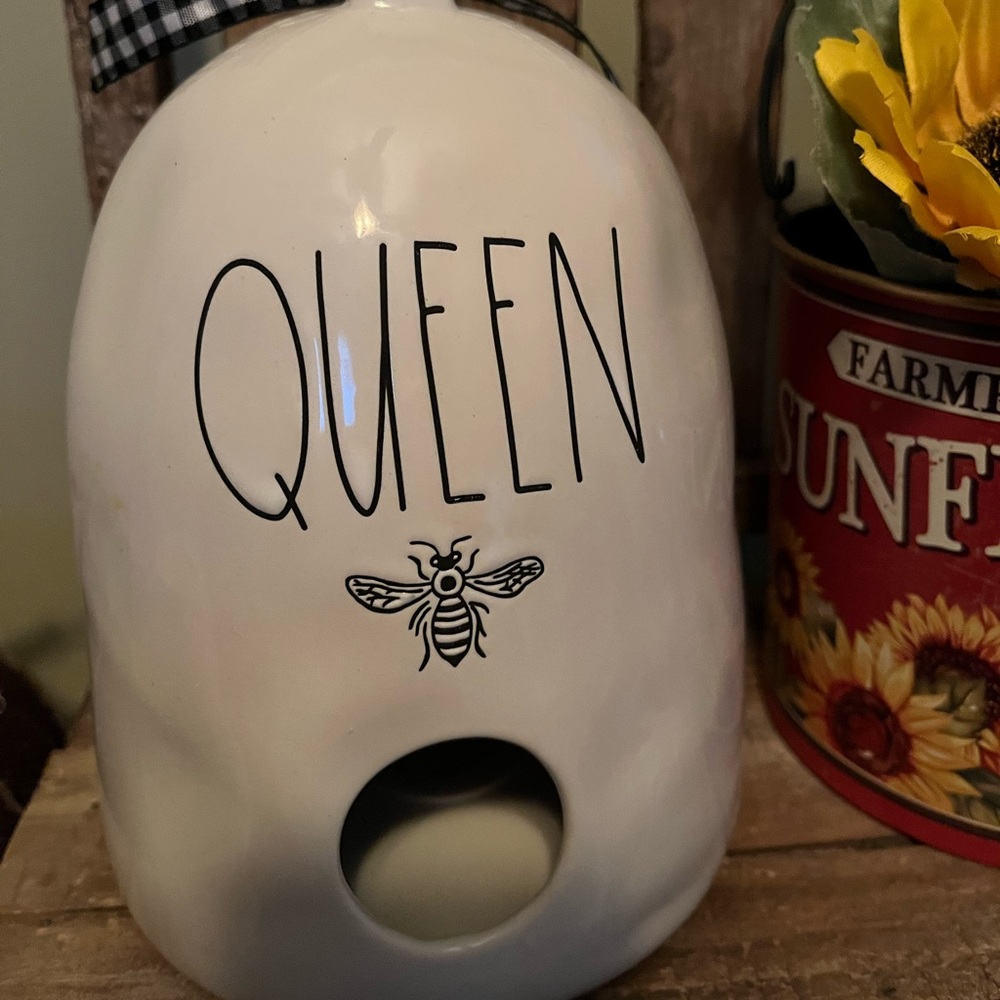 Rae Dunn “Queen” birdhouse.
